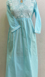 将图像加载到图库查看器中, Lakhnavi 手工制作 Mulmul 棉 Chikankari KurtI- HONC0136801