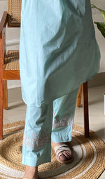 将图像加载到图库查看器中, Enayat Women's Lakhnavi Handcrafted Cotton Chikankari Oversized Kurta And Pant Set - HONC0297439