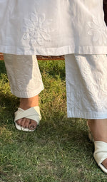 将图像加载到图库查看器中, Women's Lucknowi Handcrafted Cotton Chikankari Pant - HONC0250583