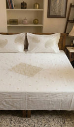 将图像加载到图库查看器中, Lakhnavi Handcrafted Cotton Chikankari Bedsheet Set - HONC014776