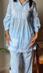 将图像加载到图库查看器中, Women's Lakhnavi Handcrafted Cotton Chikankari Short Kurta And Palazzo Set - HONC0290441