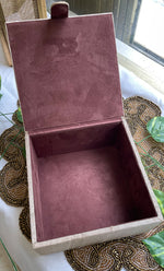 Load image into Gallery viewer, Chikankari Box - HONC0308945