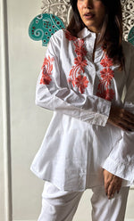 将图像加载到图库查看器中, Women's Lakhnavi Handcrafted Cotton Chikankari Top - HONC0313748