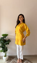 将图像加载到图库查看器中, Women's Lakhnavi Handcrafted Cotton Chikankari Top - HONC0325771