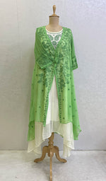 将图像加载到图库查看器中, Lakhnavi 手工制作人造乔其纱 Chikankari 连衣裙 - HONC0137236