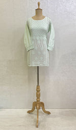 将图像加载到图库查看器中, Lakhnavi 手工制作棉质 Chikankari 上衣 - HONC0111341