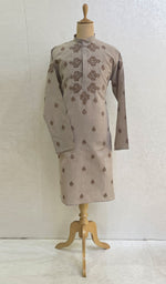 Load image into Gallery viewer, Men's Lucknowi Handcrafted Cotton Chikankari Kurta - HONC082455