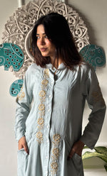 将图像加载到图库查看器中, Women's Lakhnavi Handcrafted Cotton Chikankari Top - HONC0315200