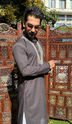 Load image into Gallery viewer, Men's Lucknowi Handcrafted Cotton Chikankari Kurta - HONC0327339