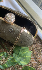 将图像加载到图库查看器中, Olive Green Embroidered Clutch with Golden Crystal Clasp - HONC0313597