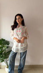 Load image into Gallery viewer, Women's Lakhnavi Handcrafted Mul Chanderi Chikankari Top - HONC0372703