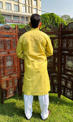 Load image into Gallery viewer, Men's Lucknowi Handcrafted Cotton Chikankari Kurta - HONC02606620