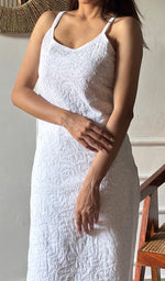 将图像加载到图库查看器中, Yashvi Women's Lakhnavi Handcrafted Cotton Chikankari Kurti - HONC0349147