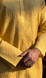 Load image into Gallery viewer, Men's Lucknowi Handcrafted Cotton Chikankari Kurta - HONC0260652