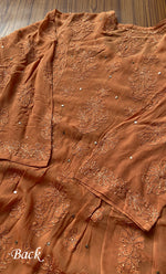 将图像加载到图库查看器中, Lucknowi Chikankari kurtas