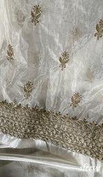 将图像加载到图库查看器中, Lakhnavi 手工制作的欧根纱 Chikankari 未缝合 Kurti 面料 - Honc0133590