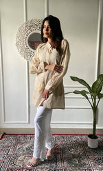 将图像加载到图库查看器中, Women's Lakhnavi Handcrafted Mul Chanderi Chikankari Top - HONC0312897