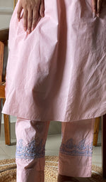 将图像加载到图库查看器中, Enayat Women's Lakhnavi Handcrafted Cotton Chikankari Oversized Kurta And Pant Set - HONC0297451