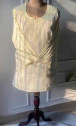 将图像加载到图库查看器中, Women's Lakhnavi Handcrafted Cotton Chikankari Top - HONC0214055