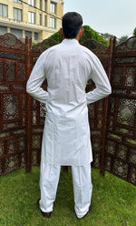 Load image into Gallery viewer, Men's Lucknowi Handcrafted Cotton Chikankari Kurta And Pant Set - HONC0289319