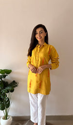 将图像加载到图库查看器中, Women's Lakhnavi Handcrafted Cotton Chikankari Top - HONC0325771
