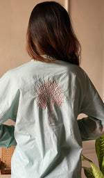 将图像加载到图库查看器中, Enayat Women's Lakhnavi Handcrafted Cotton Chikankari Oversized Kurta And Pant Set - HONC0297439