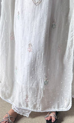 将图像加载到图库查看器中, Rabia Women's Lucknowi Handcrafted Mul chanderi Chikankari Kaftan - HONC0301648