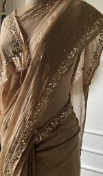 Load image into Gallery viewer, pallu of the bronze pure mul chanderi saree, allover mukaish work