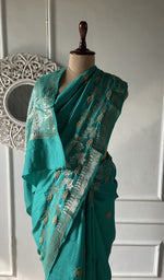 Load image into Gallery viewer, saree folded, border and pallu together