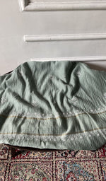 将图像加载到图库查看器中, Chikankari across the body of the sage kurta piece