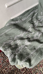 将图像加载到图库查看器中, Gala and front panel worked in do taar and teen taar chikankari