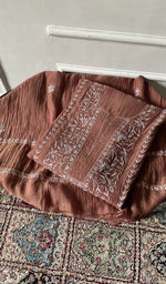 将图像加载到图库查看器中, kurta folded, showing the yoke
