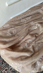 将图像加载到图库查看器中, Chikankari across the body of the beige kurta piece