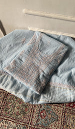 将图像加载到图库查看器中, Kurta piece folded over the bottom