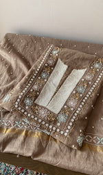 Load image into Gallery viewer, The set folded, kurta over dupatta