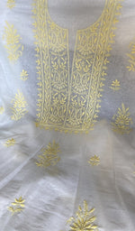 将图像加载到图库查看器中, Fine chikankari in close view