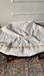 将图像加载到图库查看器中, Chikankari across the body of the white kurta piece