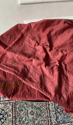 将图像加载到图库查看器中, Kurta piece folded over the bottom