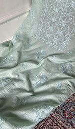 将图像加载到图库查看器中, Fine chikankari in close view