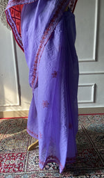 将图像加载到图库查看器中, Pallu folded over the shoulder, work visible