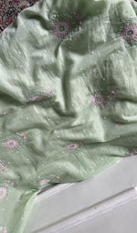 将图像加载到图库查看器中, Mint green kurta piece laid out, work across the body