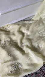 将图像加载到图库查看器中, Ivory kurta piece laid out, work across the body