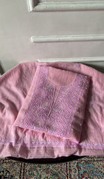 将图像加载到图库查看器中, The blush pink pieces folded and stacked