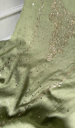 将图像加载到图库查看器中, Gala of the pistachio kurta piece, worked in fine chikankari