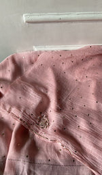 将图像加载到图库查看器中, Detail of the embroidery on the rose pink pure mul chanderi