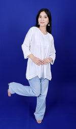 将图像加载到图库查看器中, Women's Lakhnavi Handcrafted Muslin Chikankari Top - HONC0179910