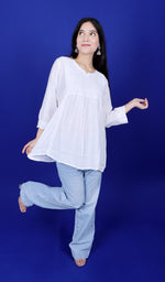 将图像加载到图库查看器中, Women's Lakhnavi Handcrafted Muslin Chikankari Top - HONC0179910