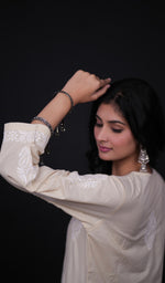 Load image into Gallery viewer, لکھنوی ہاتھ سے تیار کردہ ململ کپاس چکنکاری قرتی- HONC0133711