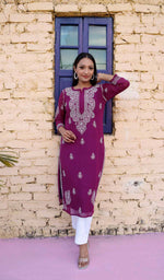 将图像加载到图库查看器中, Purple Chikankari Kurti