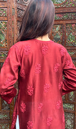 将图像加载到图库查看器中， Women&#39;s Lakhnavi Handcrafted Chanderi Silk Chikankari Top - HONC0237456
